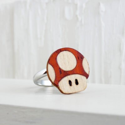 Anillo champiñón de Mario de madera hecho a mano en marquetería con base ajustable de acero inoxidable
