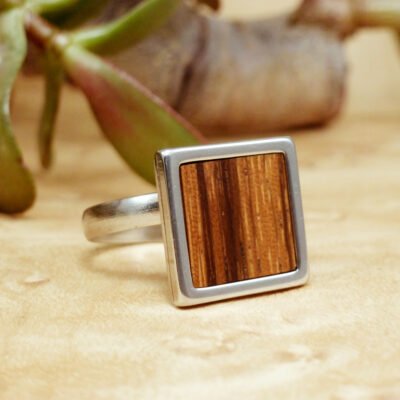 Anillo cuadrado de madera con base ajustable de acero inoxidable