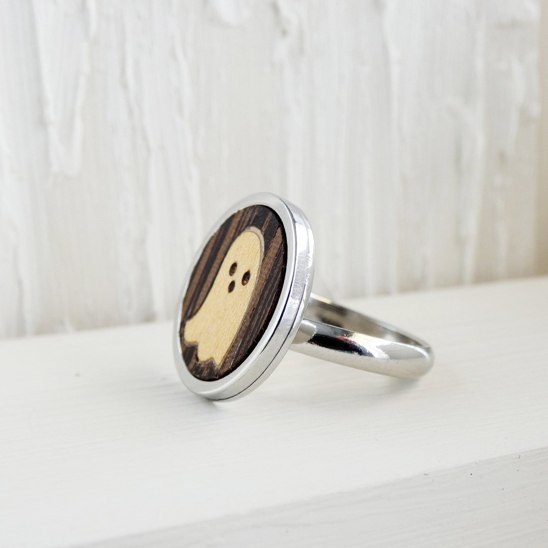 Anillo fantasma de joyería de madera hecho a mano en marquetería