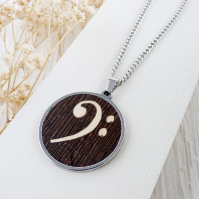 Colgante clave de fa de madera hecho a mano en marquetería con cadena de acero inoxidable