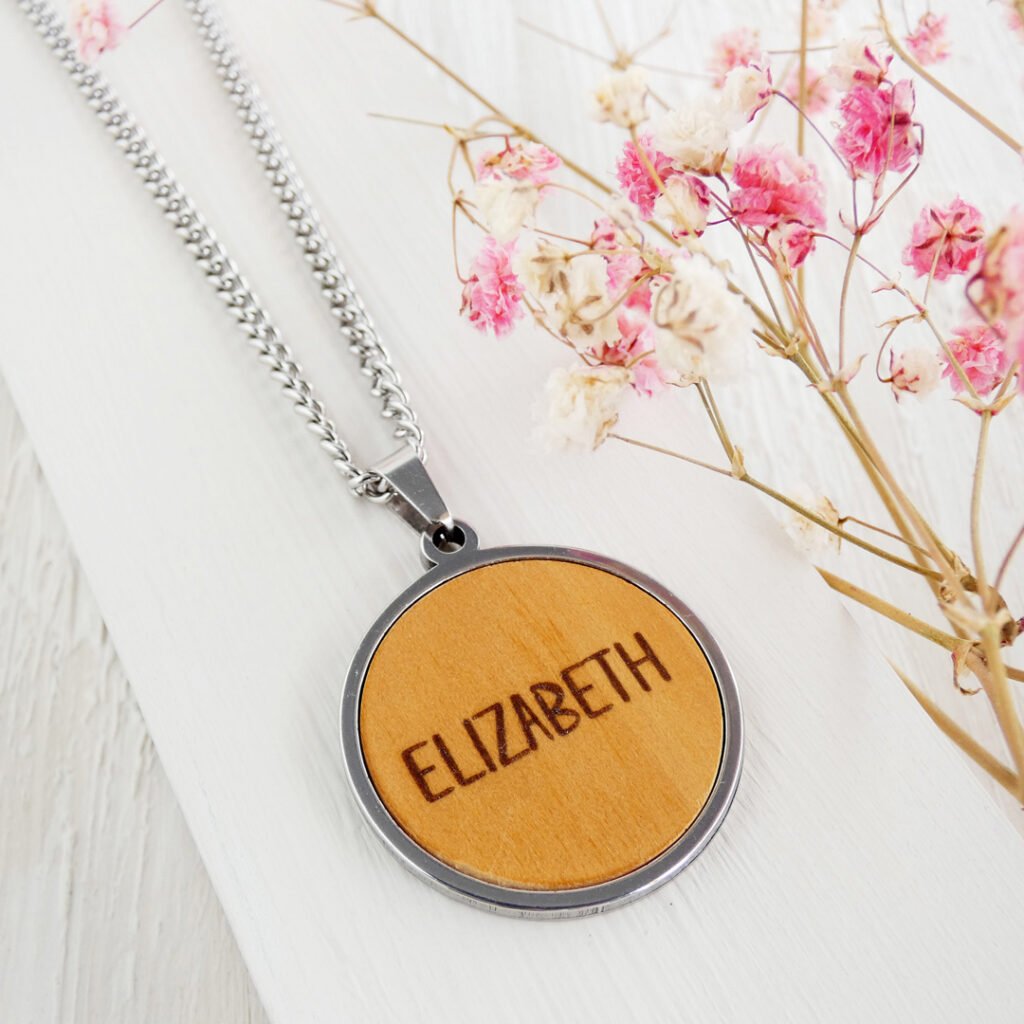 Colgante personalizado con nombre de madera: Porque no eres uno más