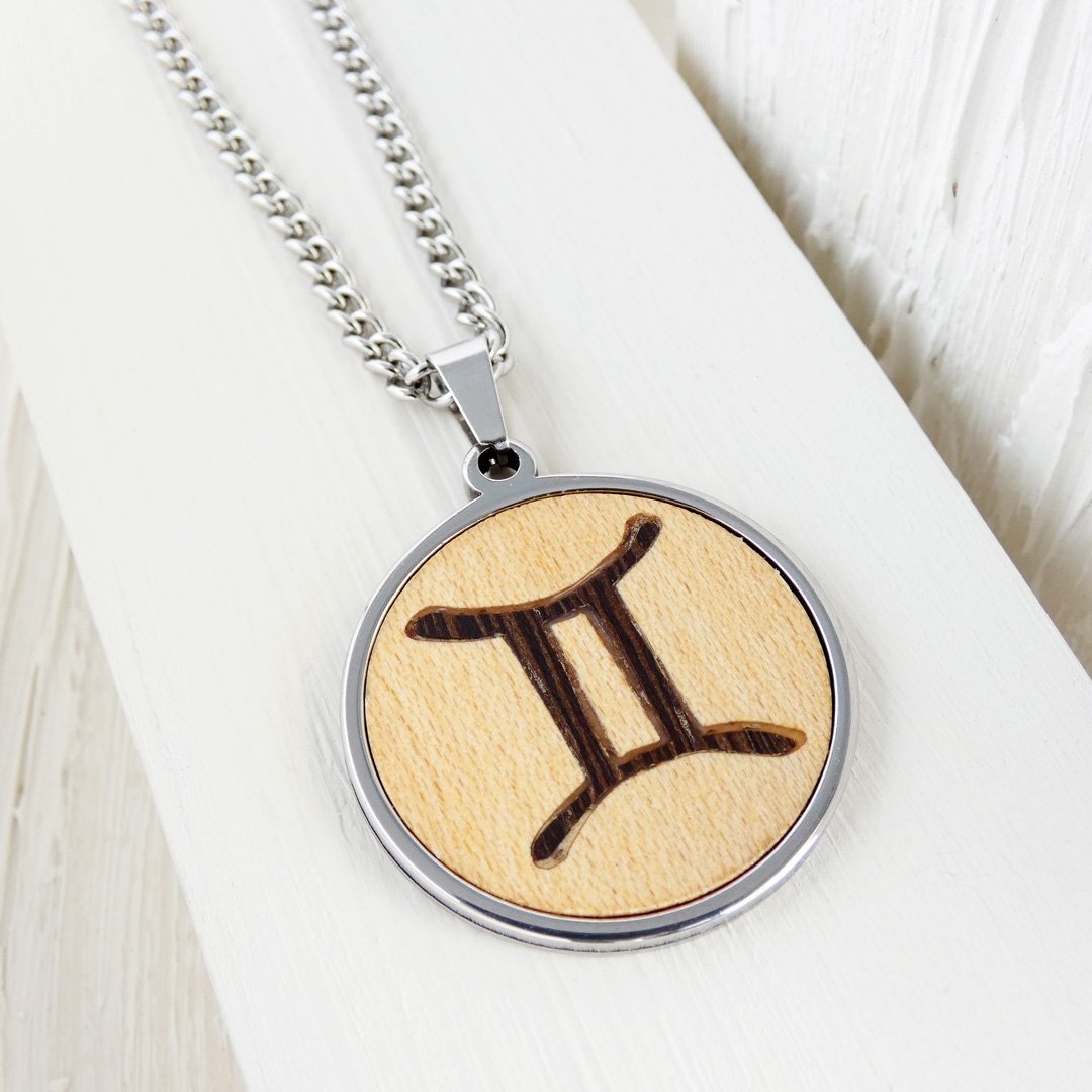 Colgante de Géminis de madera hecho a mano con la sicomoro y wengué