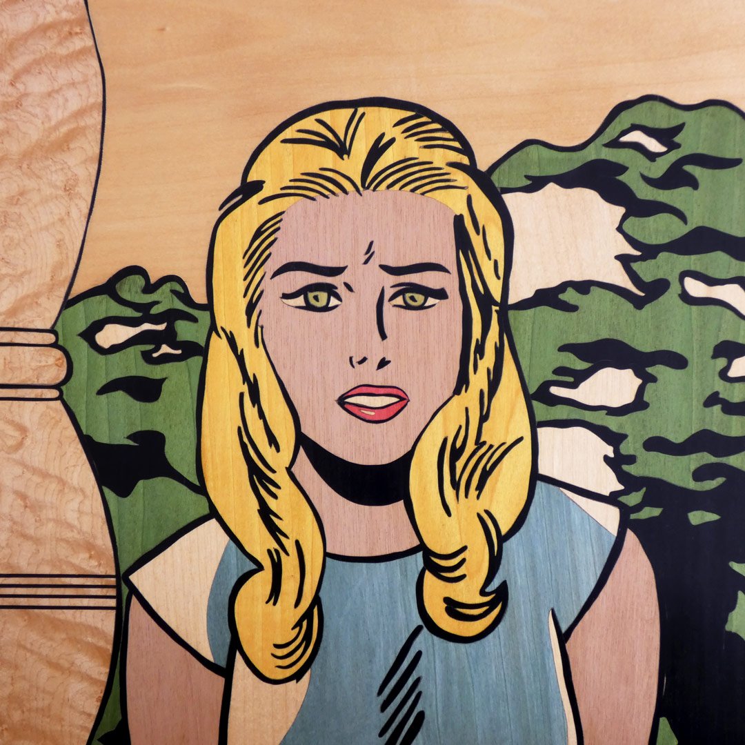 Cuadro inspirado en Roy Lichtenstein, primer plano de mujer rubia hecho en madera