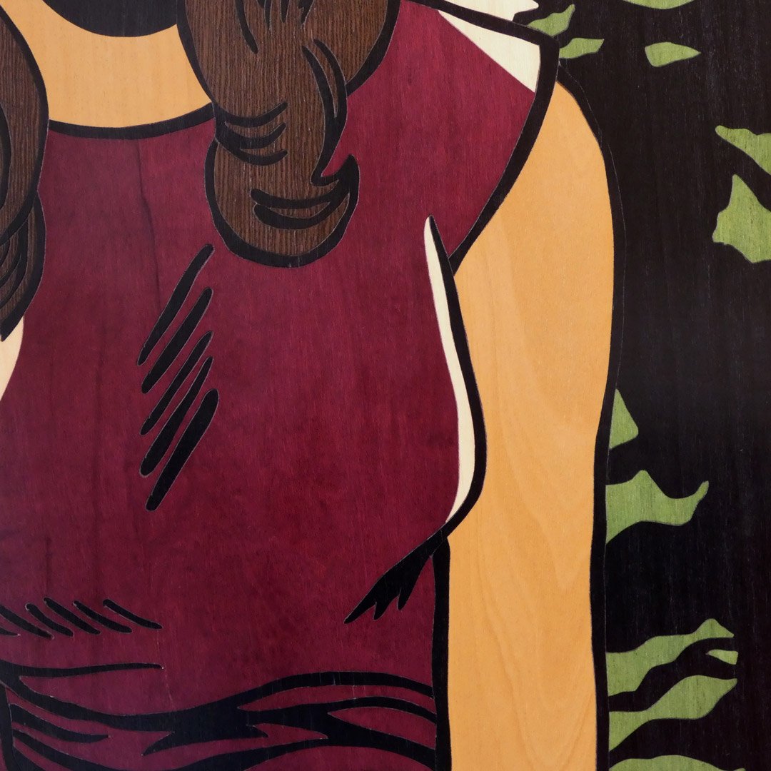 Detalle de cuadro pop art con vestido morado hecho en madera