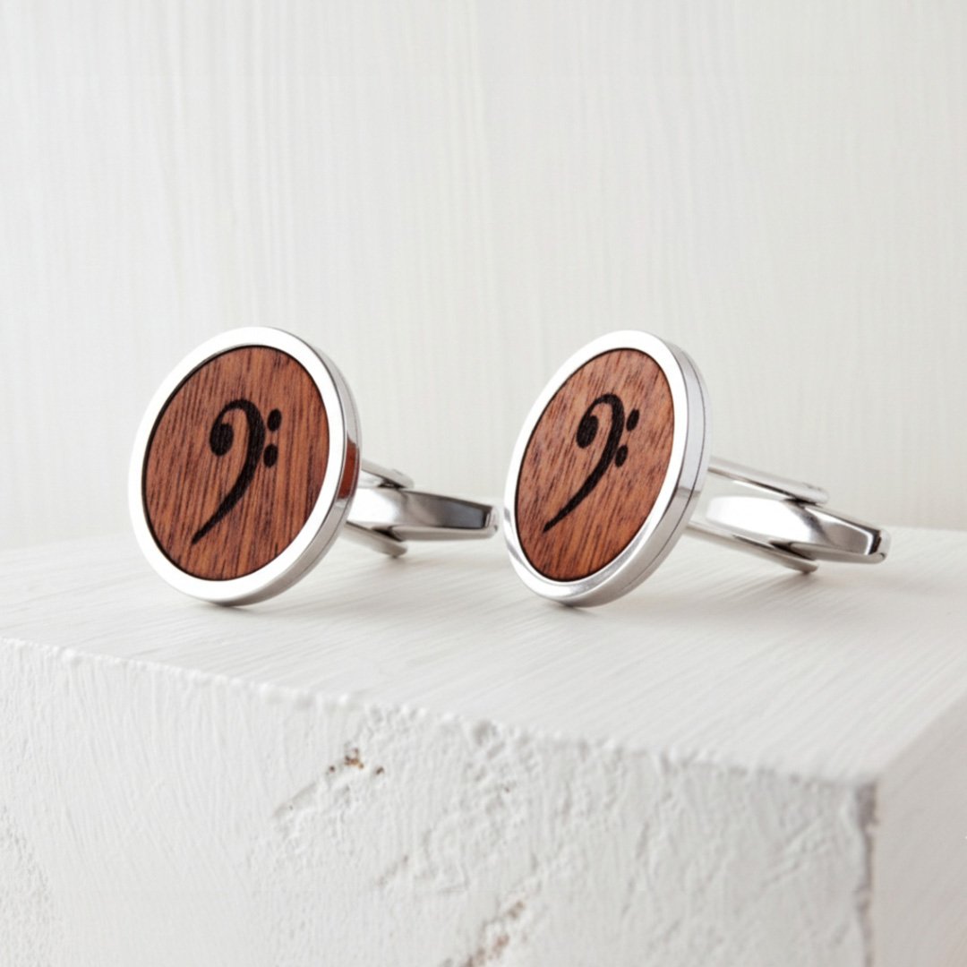 Gemelos de clave de fa hechos a mano, elaborados con madera de cedro y acero inoxidable.
