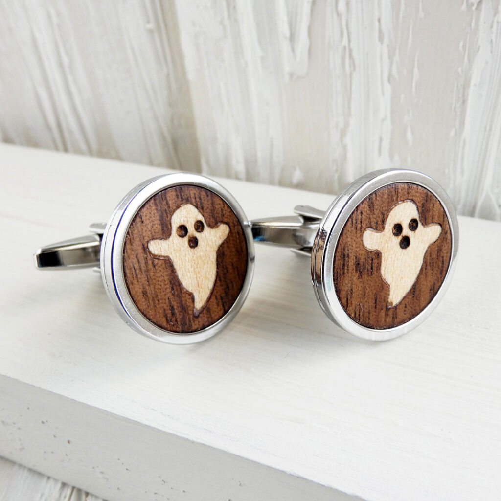 Gemelos Halloween elegantes con fantasma de marquetería y base de acero inoxidable