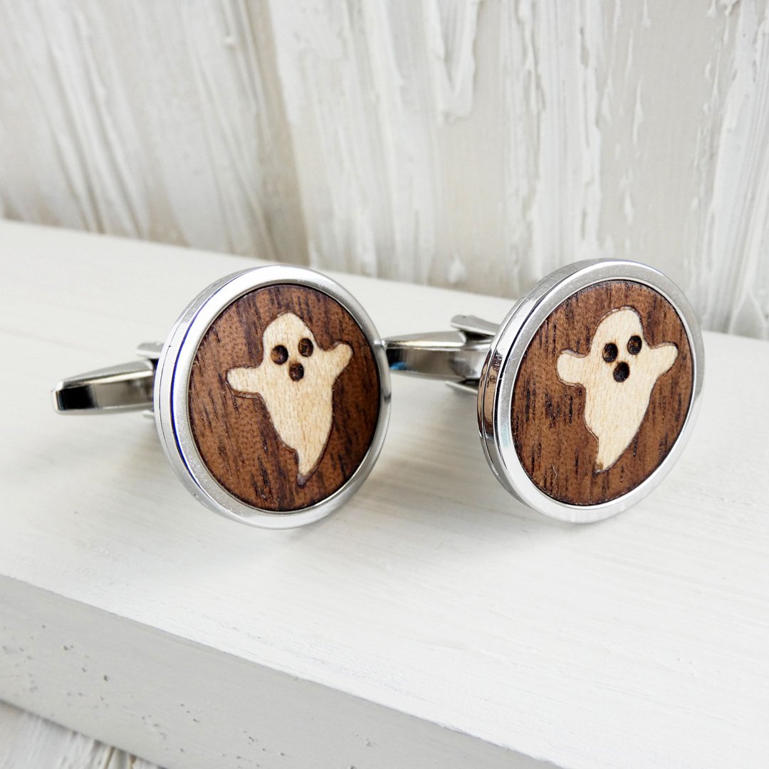 Gemelos Halloween elegantes con fantasma de marquetería y base de acero inoxidable