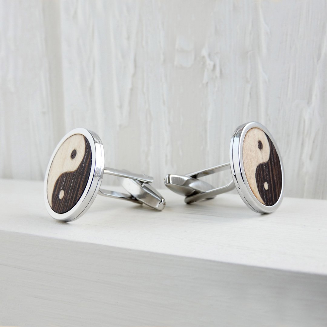 Gemelos de marquetería de madera con símbolo yin yang hechos a mano