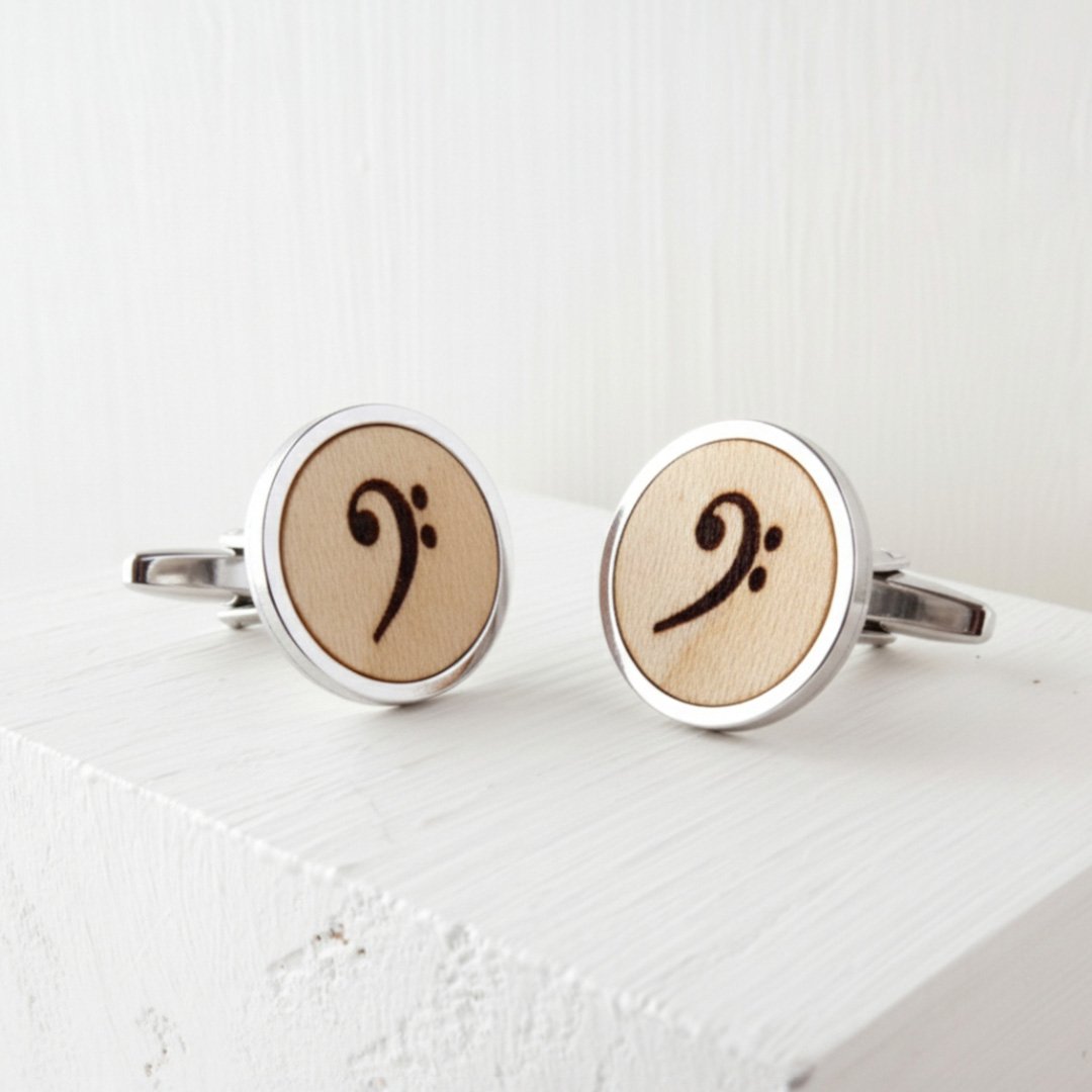 Gemelos para profesor de música con diseño en clave de fa de madera y líneas limpias para uso profesional