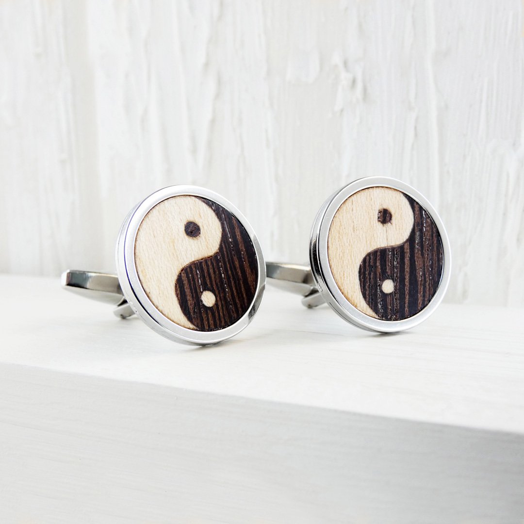 Gemelos yin yang de madera en marquetería con base de acero inoxidable