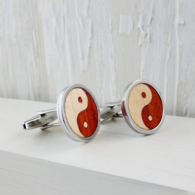 Gemelos yin yang para hombre con marquetería de madera natural y acero inoxidable