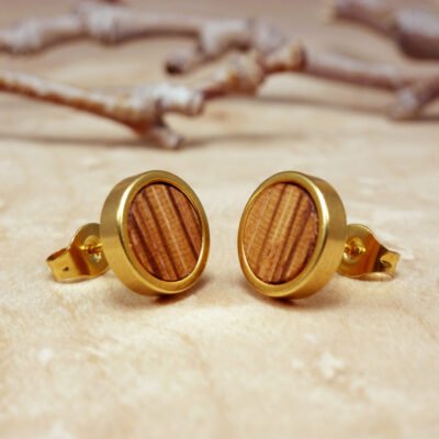 Pendientes de acero dorado, tipo botón, con madera de zebrano: joyas de madera natural con rayas llamativas.