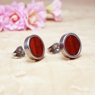 Pendientes de madera roja de coral y acero inoxidable hechos a mano para mujer