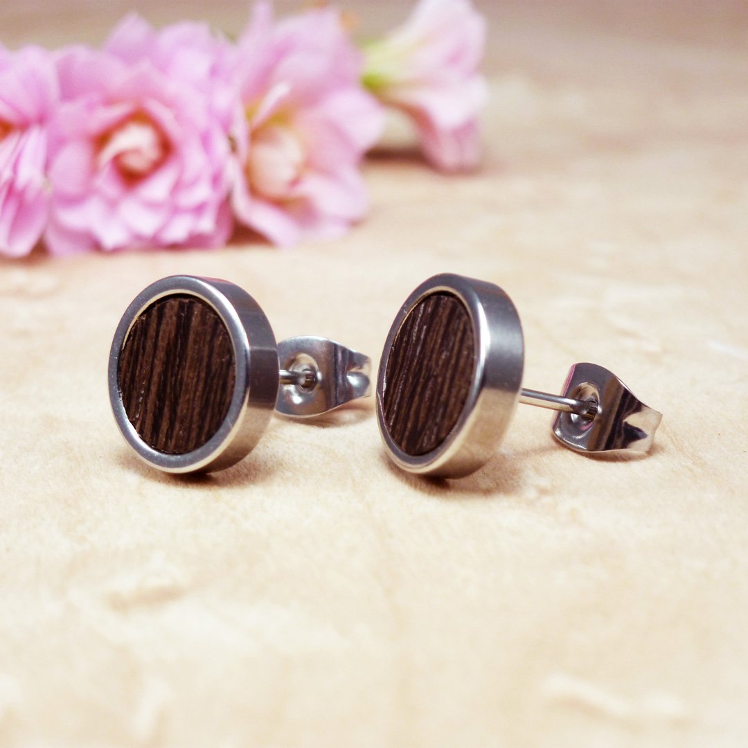 Pendientes de madera oscura de wengué para mujer y hechos a mano