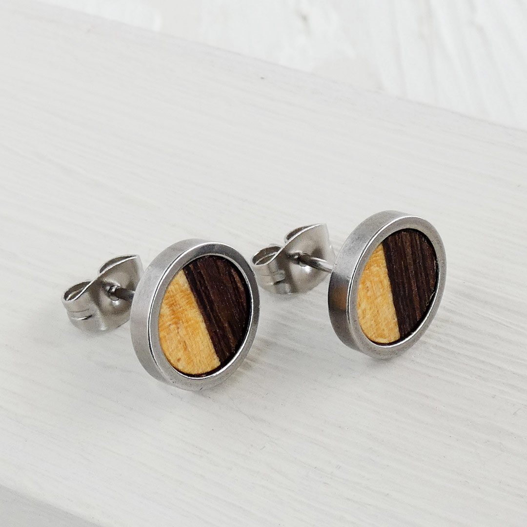 Pendientes bicolor de madera de wengué oscuro y madera de citrón amarillo limón.