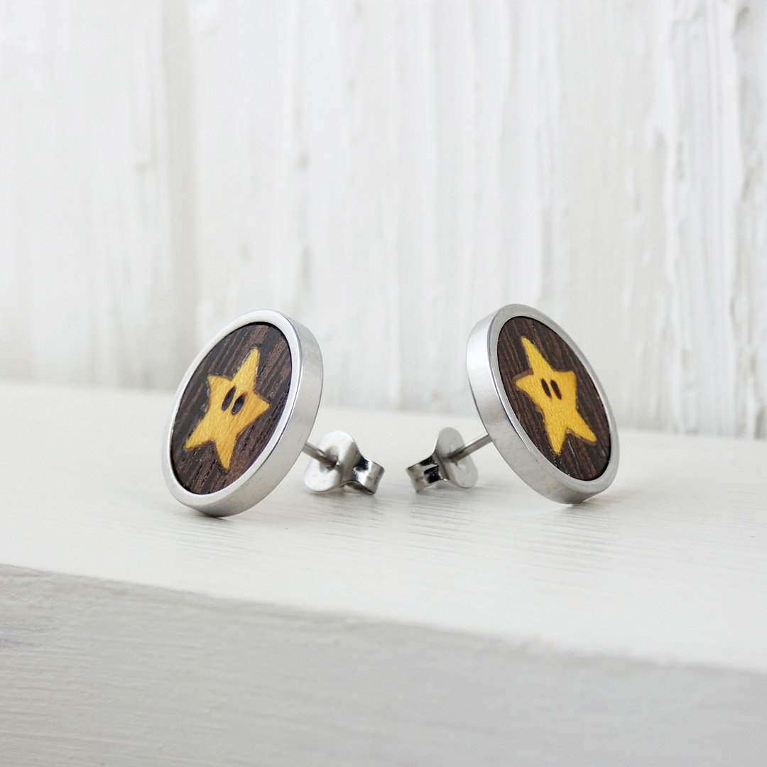 Pendientes de Mario Bros con el diseño de la estrella amarilla hechos a mano