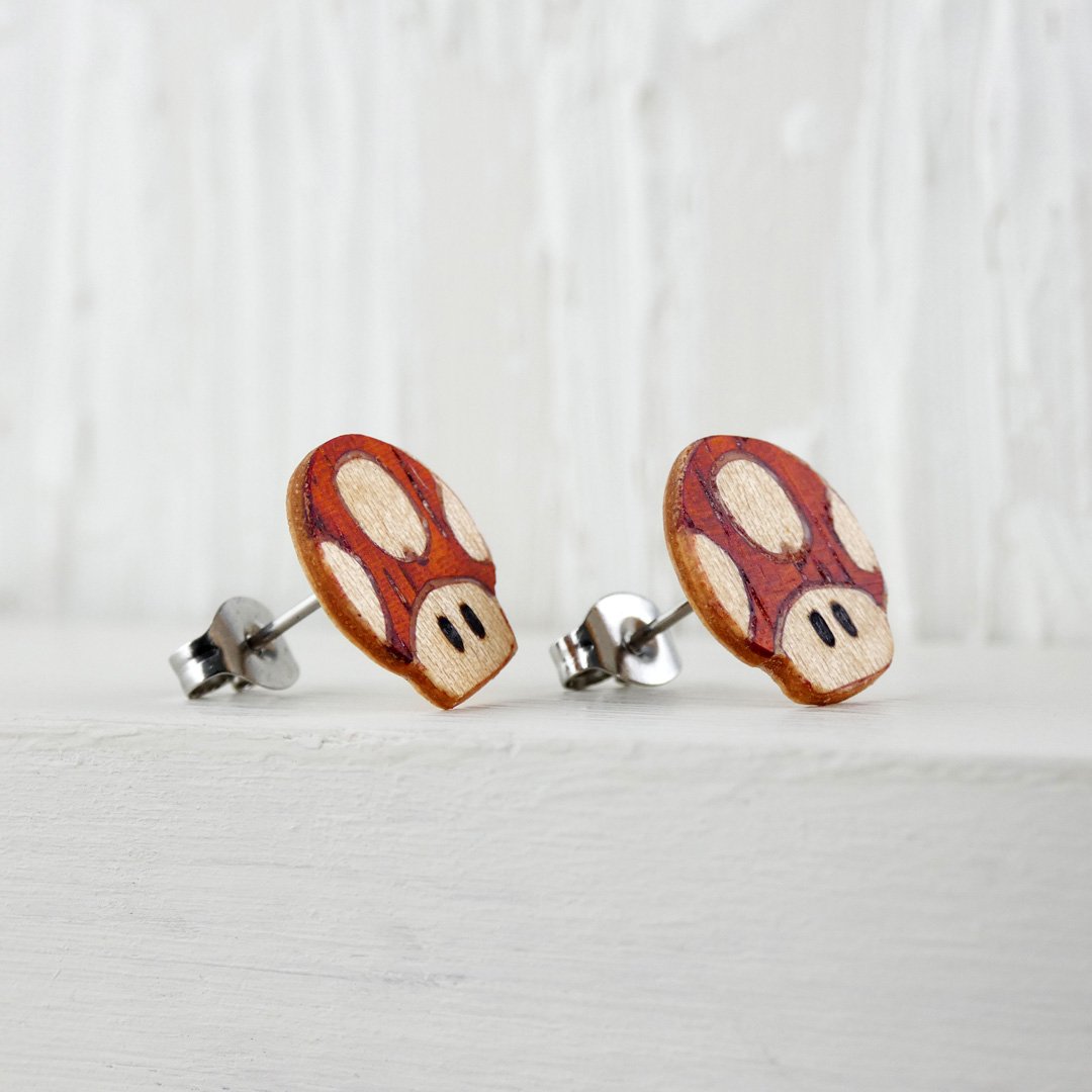 Pendientes Mario Bros de madera hechos a mano con marquetería