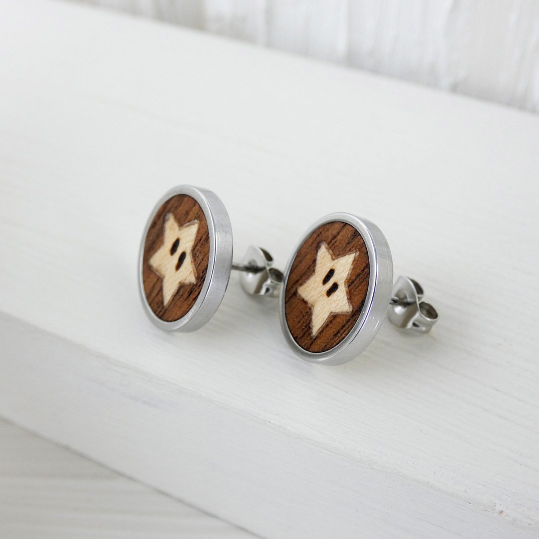 Pendientes retro gaming con estrella inspirada en Mario