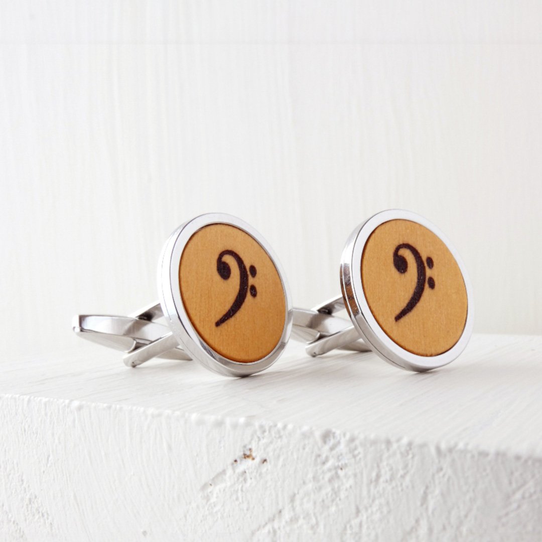 Regalo de unos gemelos en clave de fa para ocasiones especiales y celebraciones musicales