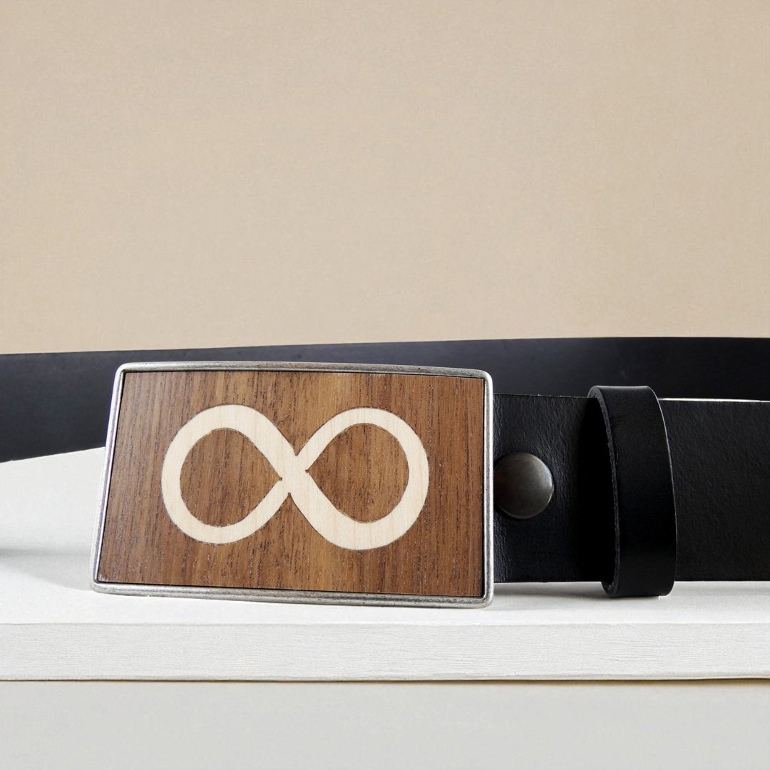 Hebilla intercambiable con cuero negro y con un infinito de madera